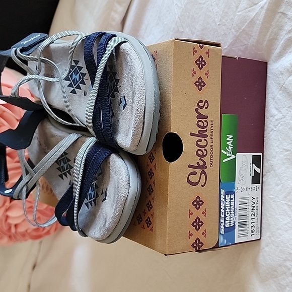 Skechers Stretch Sandals - Picture 1 of 4